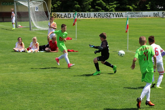 NBA交易市场动态：湖人完成签约,