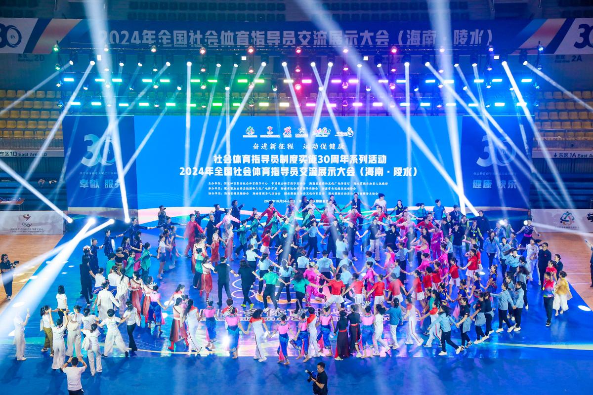 足球国足热身赛表现积极，主帅称进步肉眼可见